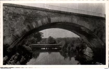 CPA Essonnes L Essonnes et le Pont du Chemin de Fer