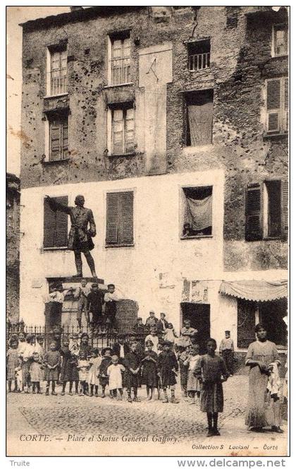 CORTE PLACE ET STATUE GENERAL GAFFORY TRES ANIMEE