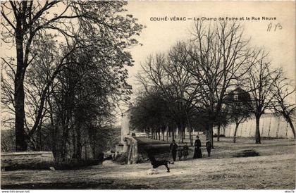 CPA COUHE-VERAC - Le Champ de Foire et la Rue Neuve (365612)