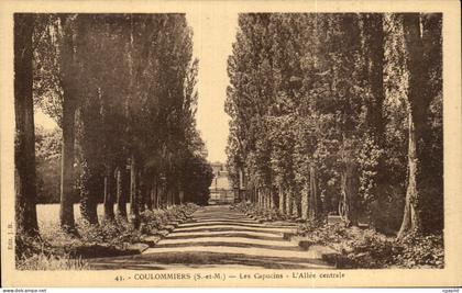 CPA Coulommiers Les Capucins L Allee centrale