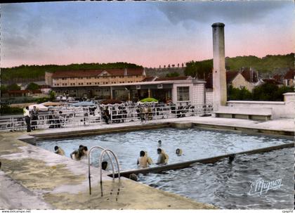 CPSM Coulommiers (S et M) La Piscine