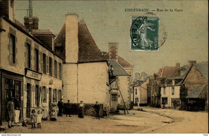 53 - COUPTRAIN - rue de la gare