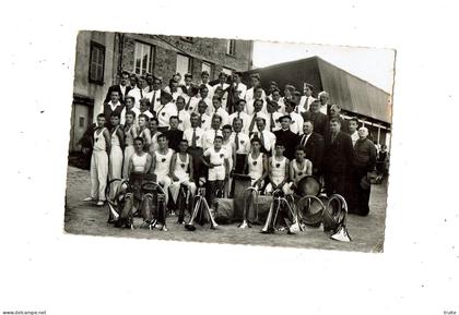 COURPIERE " L'AVANT GARDE " SOCIETE DE GYMNASTIQUE ET DE MUSIQUE ( CARTE PHOTO )