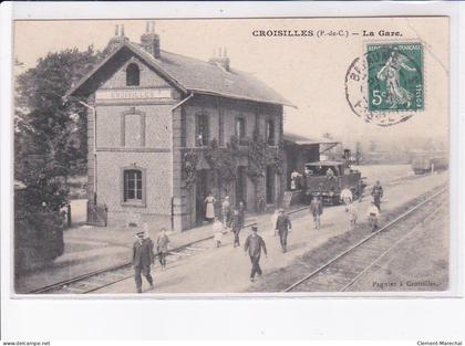 CROISILLES: la gare, locomotive - état