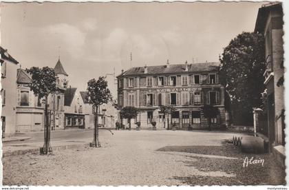 Essonne : CROSNE ; Crosnes :  place   boileau