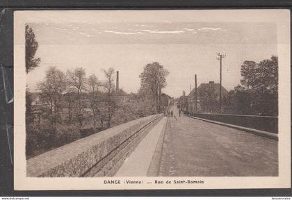 86 - DANGE - Rue de Saint Romain