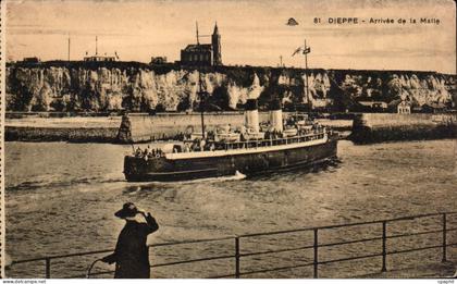 CPA Dieppe Arrivee de la Malle (bateau)