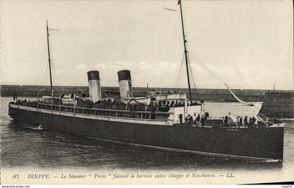 CPA Dieppe Le Steamer Paris faisant le Service entre Dieppe et Newhaven Bateau