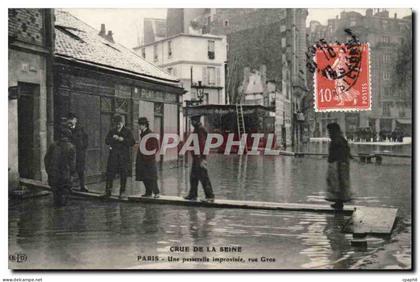 Paris - 16 - Crue de la Seinr - Une Passerelle improvisee - Rue Gros - CPA