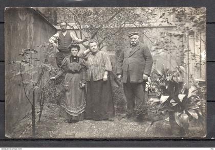 75 - Paris - Carte photo prise dans un jardin du 18 eme , a localisée ...