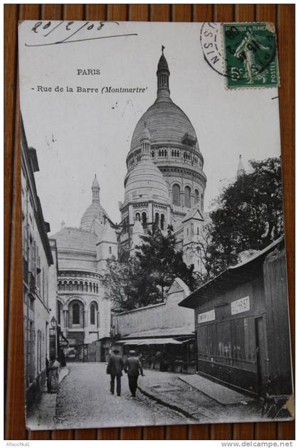 CPA  : de PARIS La rue du Chevalier-de-La-Barre est une rue de la butte Montmartre à Paris, 18 arr > 75 SEINE