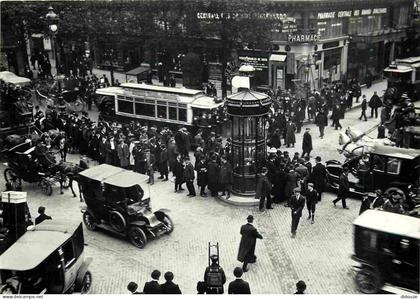 Carte Postale - Reproduction CPA - 75 Paris - La sortie des bureaux - Automobiles - Paris 1900 - 14 - CPM - Carte Neuve