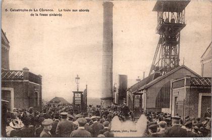 CPA - SELECTION  -  DIVION  -  Catastrophe de la clarence. La foule aux abords de la fosse sinistrée.