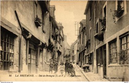 CPA La Bretagne - DOL-de-BRETAGNE - Rue Ste (357002)