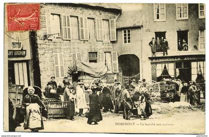 FRANCE Domfront, le marché aux cochons.