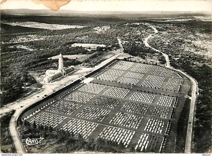 55 - Douaumont - Vue aérienne - Ossuaire et Cimetière de Douaumont - La Tranchée des Baïonnettes et le Fort de Douaumont
