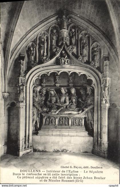 CPA Doullens Interieur de l'Eglise Le sepulcre