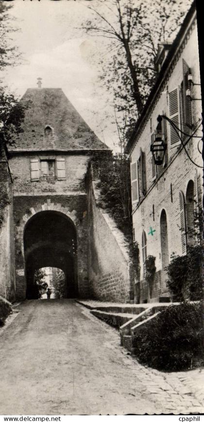 CPA Doullens (Somme) Entree de la Citadelle