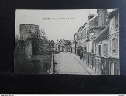 CPA - Dourdan - Rue de Chartres et le Donjon