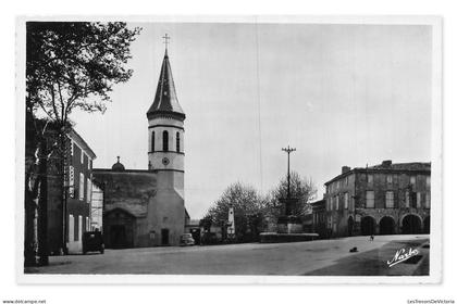 Dourgne, place de l’Église, Tarn
