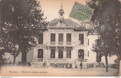 DOUVAINE : MAIRIE ET GROUPE SCOLAIRE