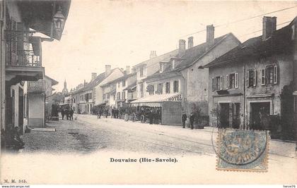 DOUVAINE - Une rue - 1905
