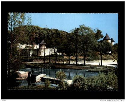 18 - DUN-SUR-AURON