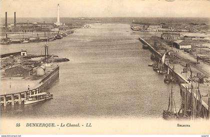 CPA Dunkerque Le Chenal Bateaux Phare