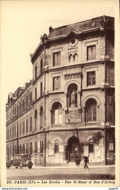 CPA Paris XI Les Ecoles Rue St Maur et rue d'Arboy