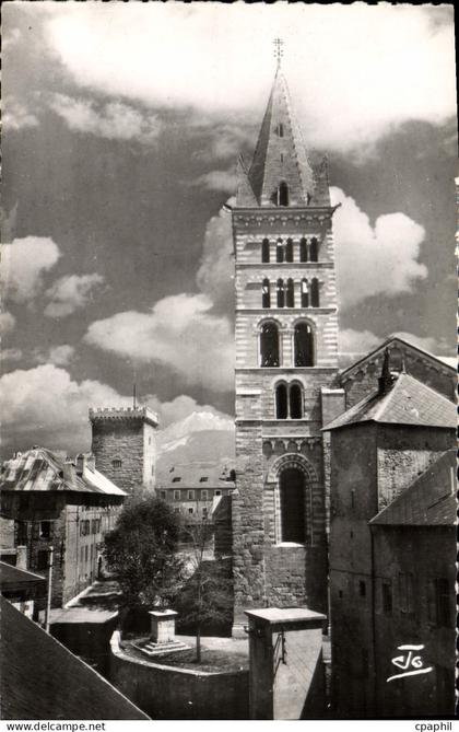CPM Embrun Le clocher de la cathedrale