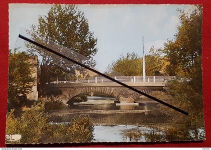CPSM grand format - Entraigues sur Sorgue (Entraigue) (Vaucluse) Le Nouveau Pont de la Pierre