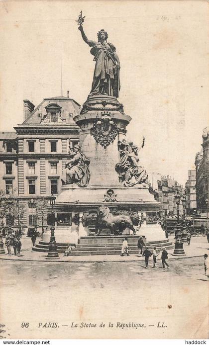 PARIS : LA STATUE DE LA REPUBLIQUE