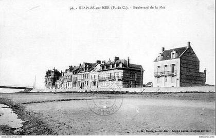 D62 - ETAPLES SUR MER - BOULEVARD DE LA MER, VUE DES MAISONS et VILLAS