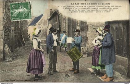 CPA Falaise La lanterne du gars de Falaise Folklore Costume
