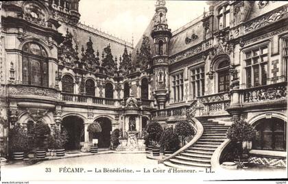 CPA Fecamp La Benedictine La Cour d'Honneur