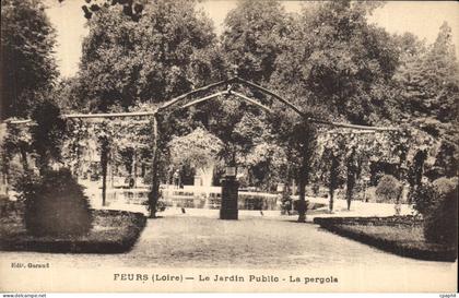 CPA Feurs Le Jardin Public La Pergola
