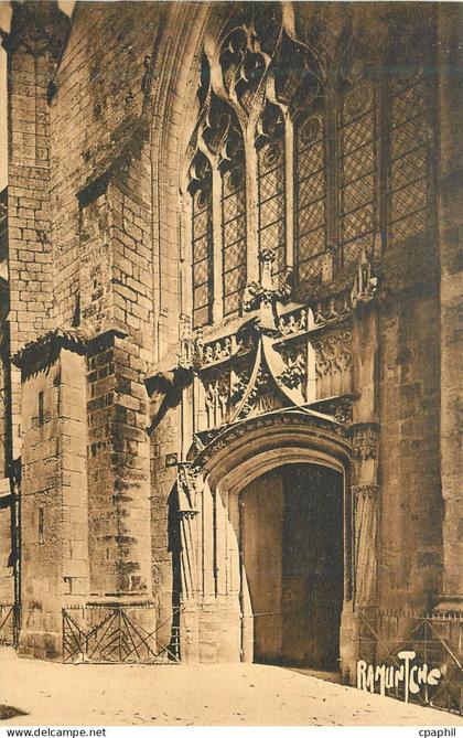CPA Fontenay Le Comte Facade de l Eglise Notre Dame