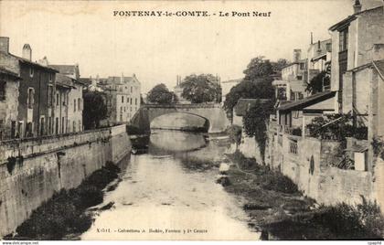 CPA Fontenay le Comte Le pont neuf