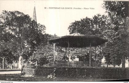 CPA Fontenay Le Comte (Vendee) Place Viete Kiosque