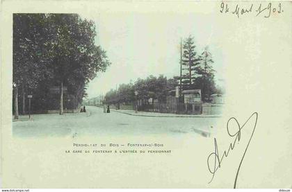 Carte Postale Ancienne - 94 - Fontenay sous Bois - Pensionnat du Bois - La Gare de Fontenay et l'entrée du Pensionnat -