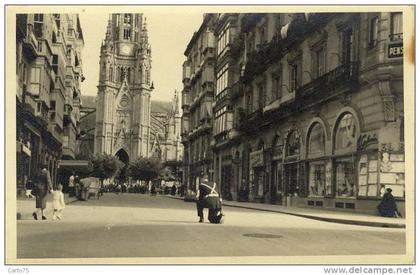 Photographie - Cathédrale - Gendarme - Rue Commerces - A localiser