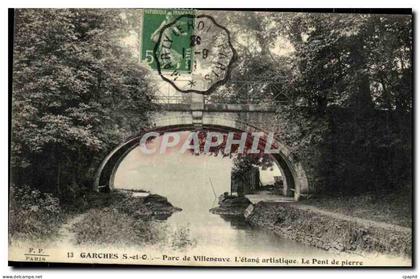 CPA Garches Parc de Villeneuve L etang Le pont de pierre