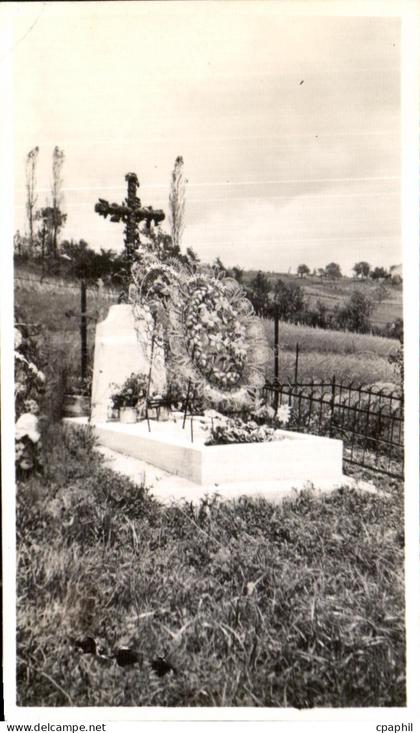 Photo Genissiat tombe papa Borel