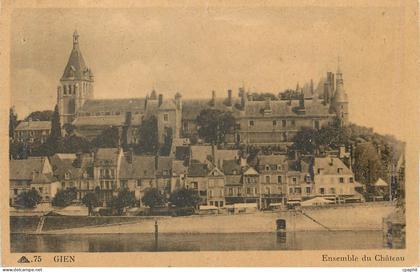 CPA Gien Ensemble du Chateau