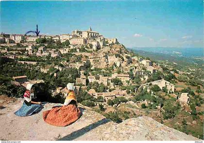 Carte Postale - 84 - Gordes - Jeunes Provençales admirant le charmant village de Gordes - Folklore - CPM - Voir Scans Re