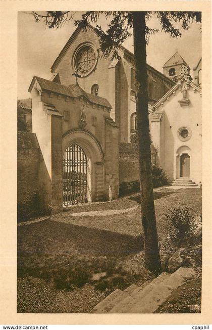 CPA Abbaye de Senanque Gordes Vaucluse Entree de l'Abbaye