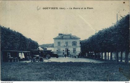 CPA GOUVIEUX La Mairie et la Place (1208063)