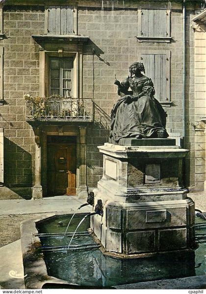 CPM Grignan Drome Statue de la Marquise de Sevigne