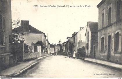 CPA Guéméné-Penfao La rue de la Poste