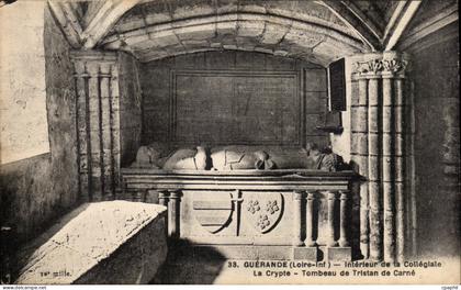 Guerande CPA Interieur de la collegiale La crypte Tombeau de TRistan de CArne